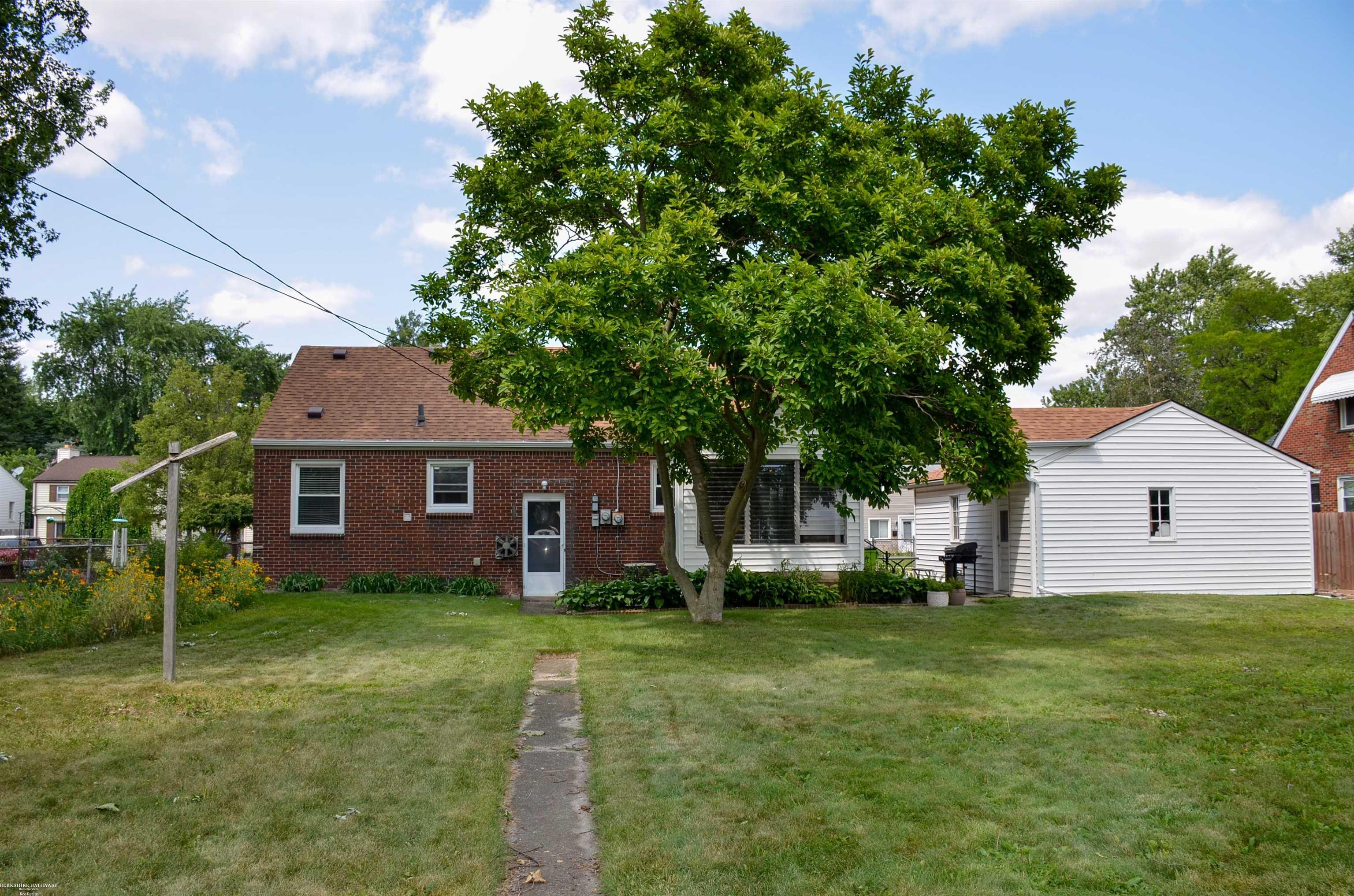 8474 Harding Street Center Line, MI 48015 - Photo 15 of 17