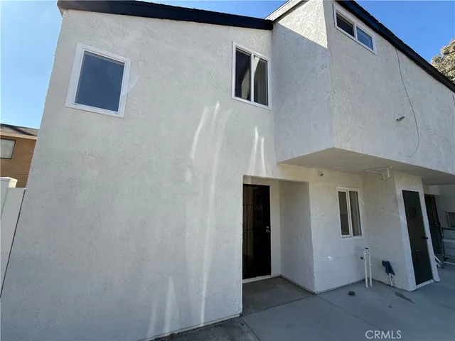$2,400 | 5010 Brooks Street, Unit 2, Riverside, CA 92506