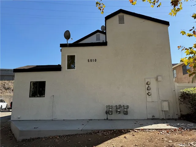 $2,400 | 5010 Brooks Street, Unit 2, Riverside, CA 92506