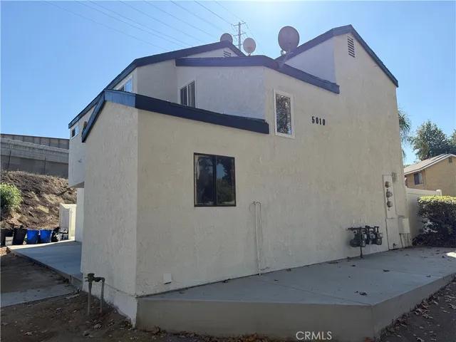 $2,400 | 5010 Brooks Street, Unit 2, Riverside, CA 92506