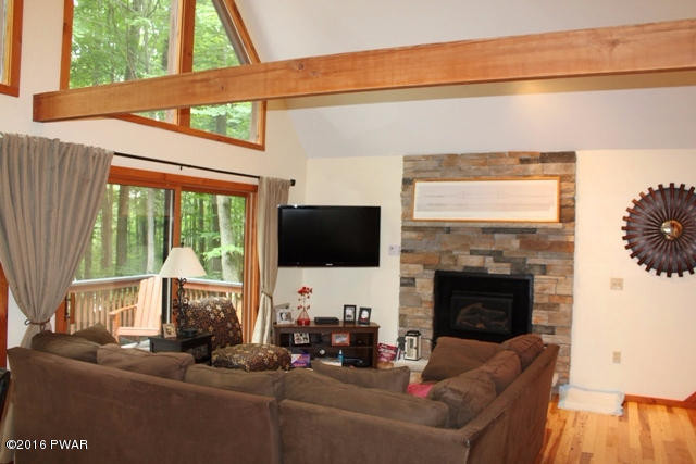 116 Ridge Road Lake Ariel, PA 18436 - Photo 7 of 36 10 Living area a