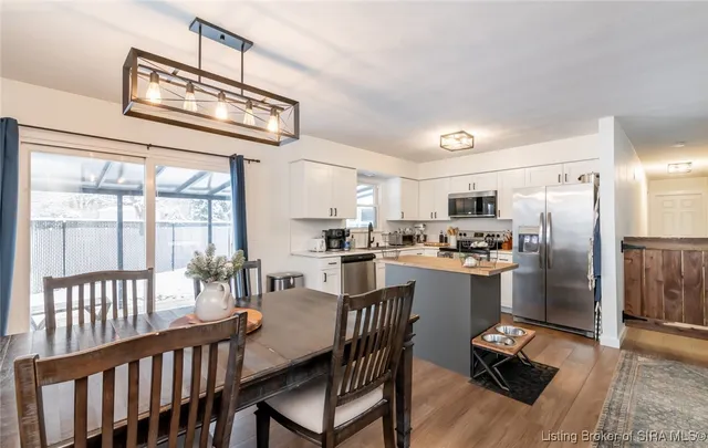 $339,900 | 2828 Andrea Drive, Floyds Knobs, IN 47119