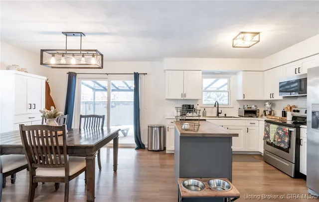 $339,900 | 2828 Andrea Drive, Floyds Knobs, IN 47119