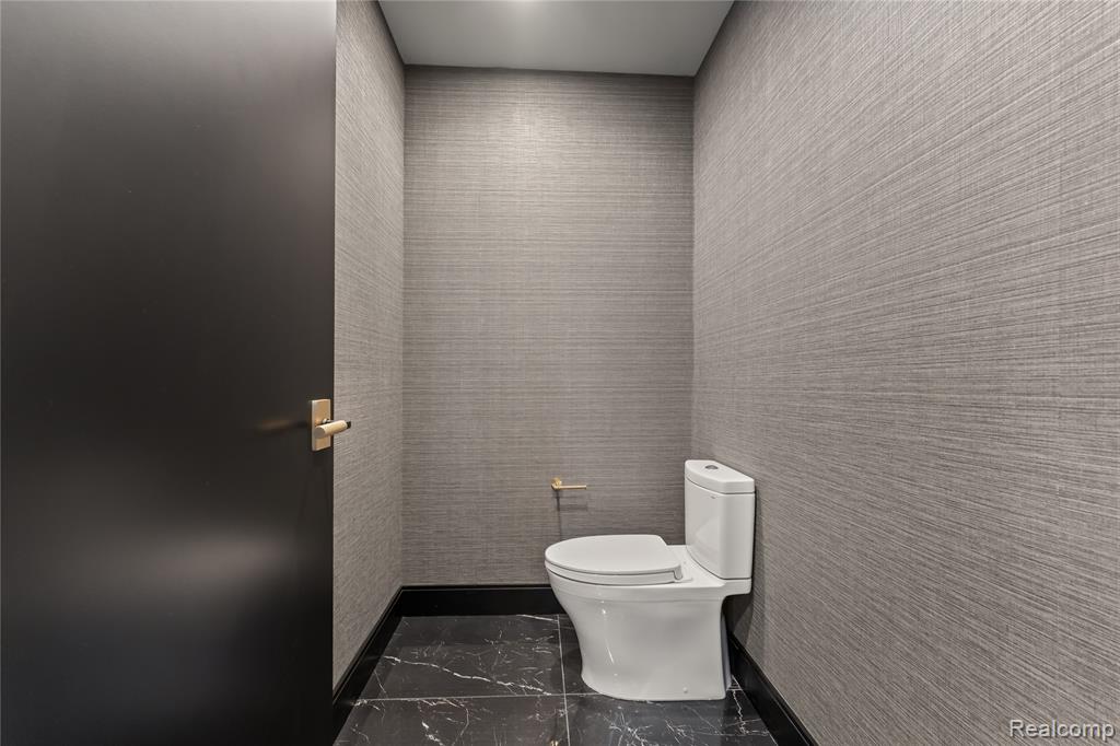 2051 Villa Road, Unit 304 Birmingham, MI 48009 - Photo 21 of 33 Gallery Image 21