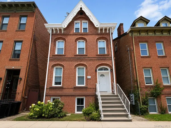 $2,000 | 167 Liberty Street, Unit 3, Newburgh, NY 12550