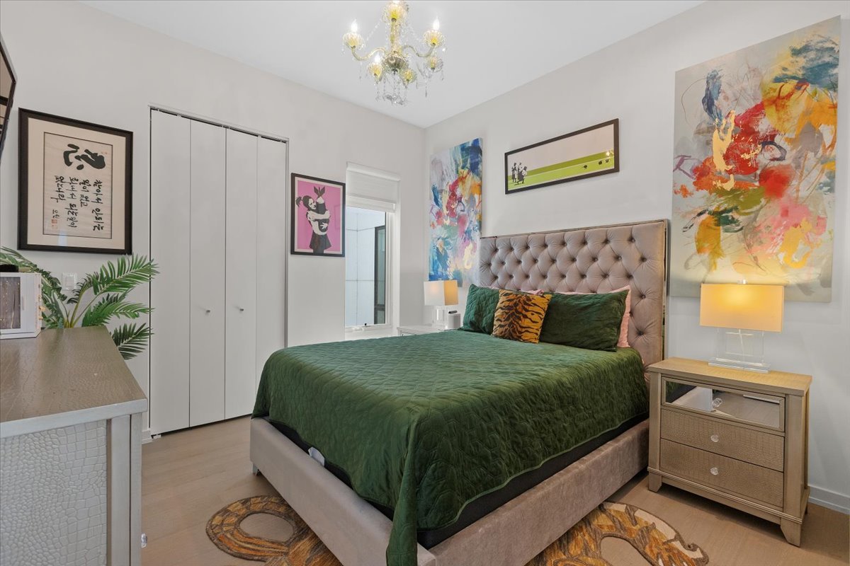 2773 North Hampden Court, Unit PH03 Chicago, IL 60614 - Photo 12 of 37 a bedroom with a bed and a painting on the wall