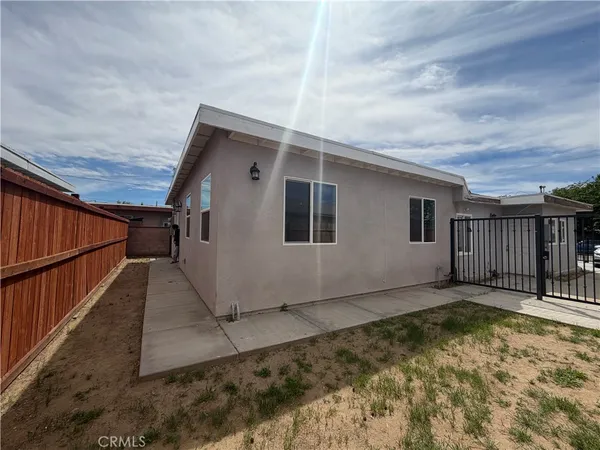 $1,900 | 45124 Redwood Avenue, Lancaster, CA 93534