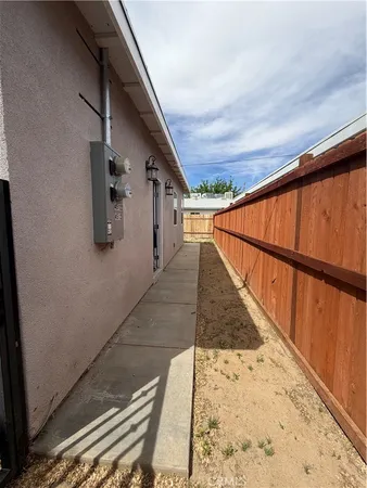 $1,900 | 45124 Redwood Avenue, Lancaster, CA 93534