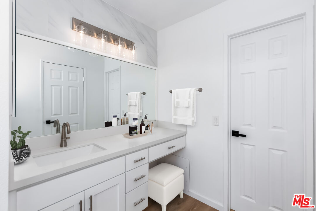 4273 Las Virgenes Road, Unit 6 Calabasas, CA 91302 - Photo 12 of 27 Gallery Image 12