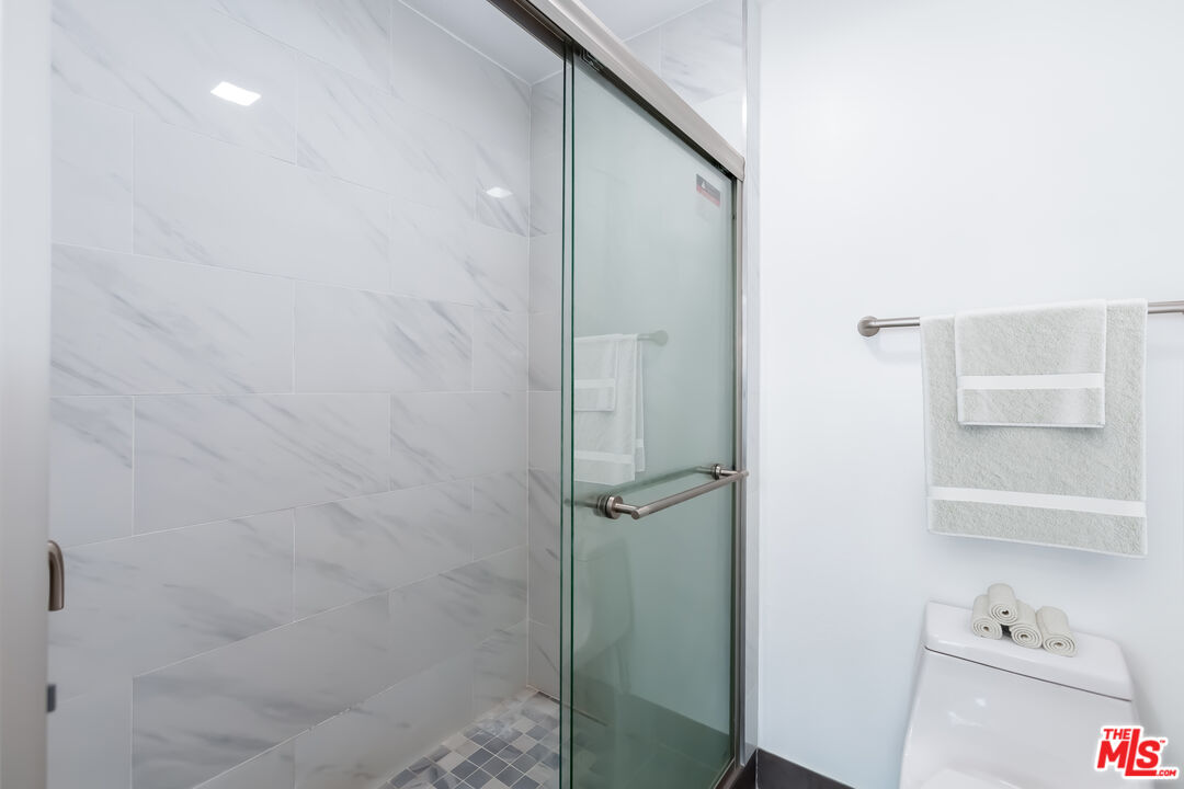 4273 Las Virgenes Road, Unit 6 Calabasas, CA 91302 - Photo 13 of 27 Gallery Image 13