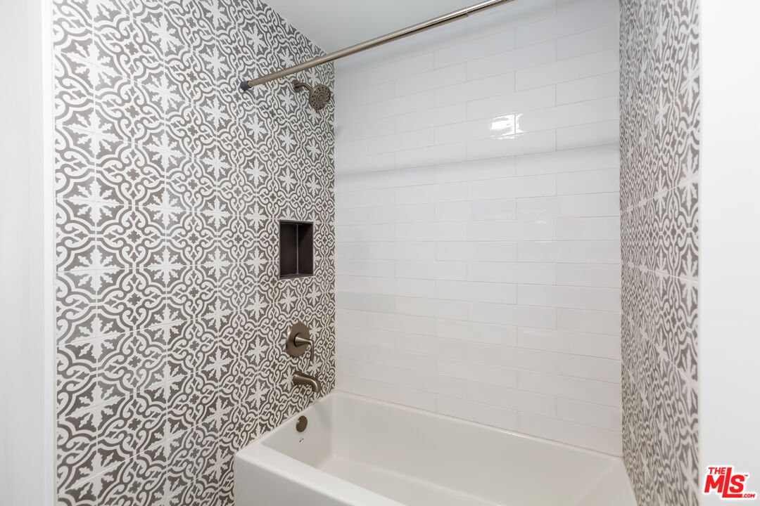 4273 Las Virgenes Road, Unit 6 Calabasas, CA 91302 - Photo 16 of 27 Gallery Image 16