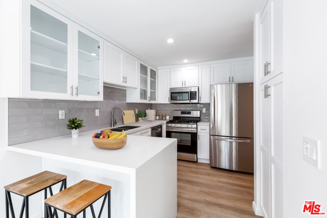 4273 Las Virgenes Road, Unit 6 Calabasas, CA 91302 - Photo 6 of 27 Gallery Image 6