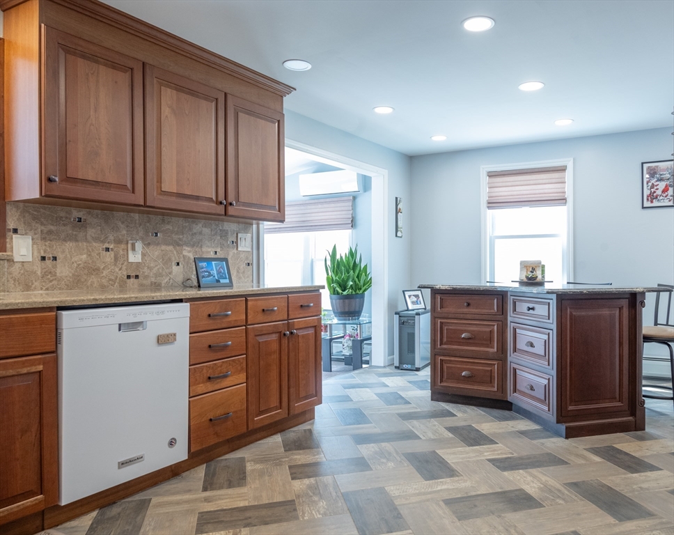 336 Paper Mill Road Westfield, MA 01085 - Photo 7 of 42