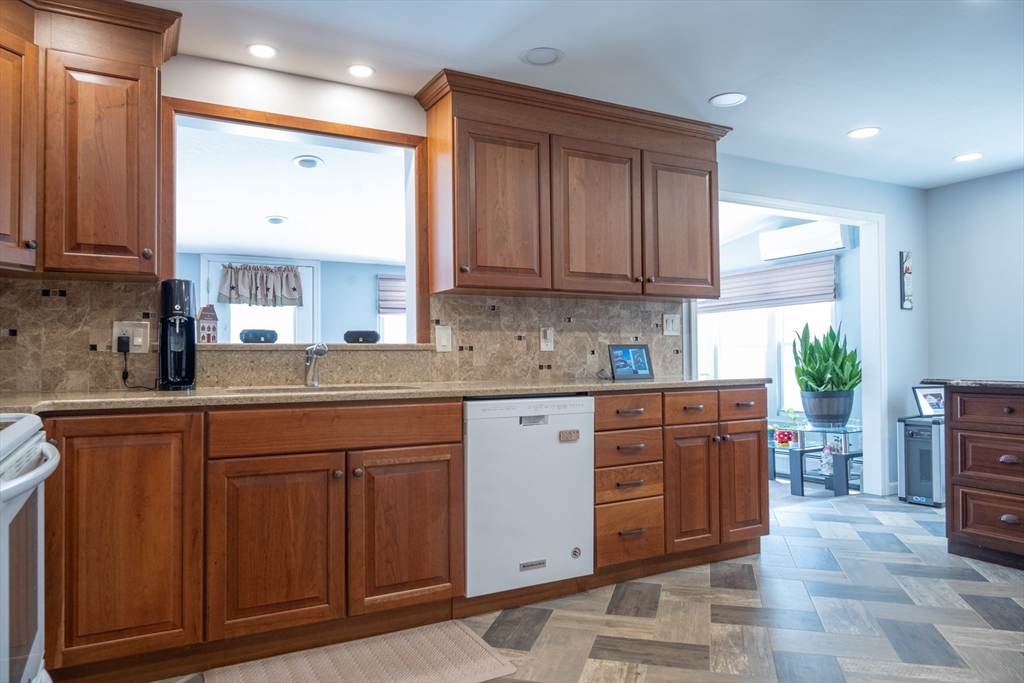 336 Paper Mill Road Westfield, MA 01085 - Photo 8 of 42