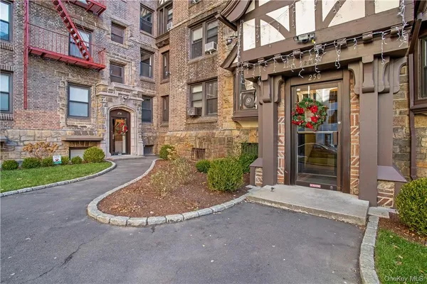 $2,795 | 250 Martine Avenue, Unit 4E, White Plains, NY 10601