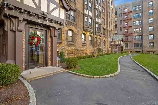 $2,795 | 250 Martine Avenue, Unit 4E, White Plains, NY 10601