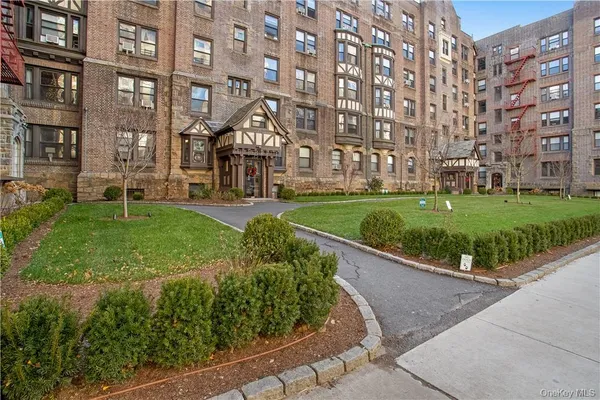 $2,795 | 250 Martine Avenue, Unit 4E, White Plains, NY 10601