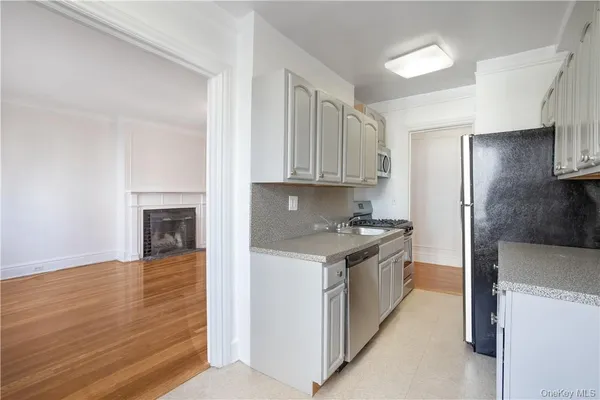 $2,795 | 250 Martine Avenue, Unit 4E, White Plains, NY 10601