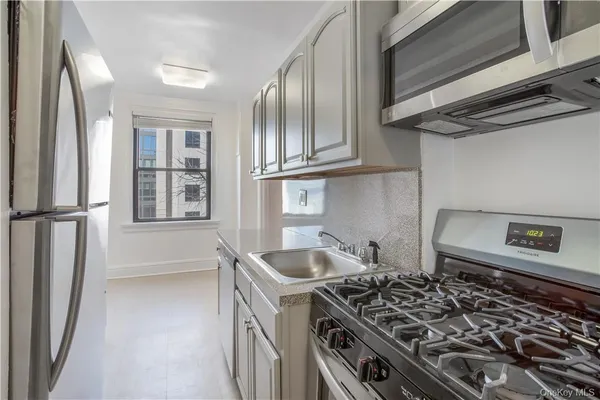 $2,795 | 250 Martine Avenue, Unit 4E, White Plains, NY 10601