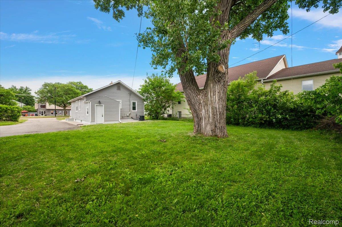 233 West 11 Mile Road Madison Heights, MI 48071 - Photo 40 of 44 15-233 W 11 Mile Rd-15.jpg