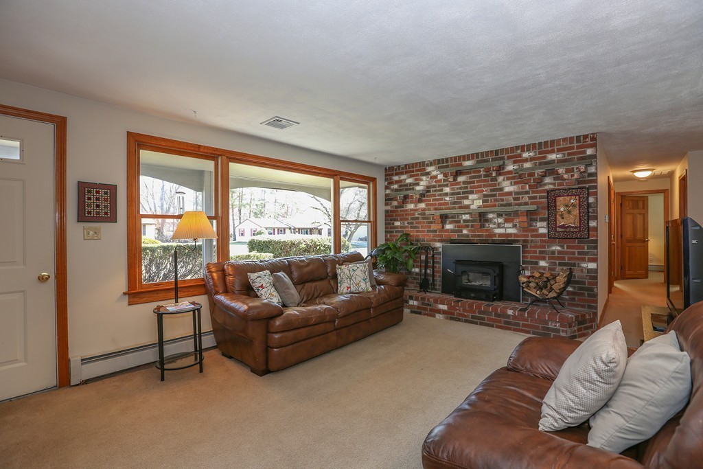 5 Temi Road Hudson, MA 01749 - Photo 3 of 23