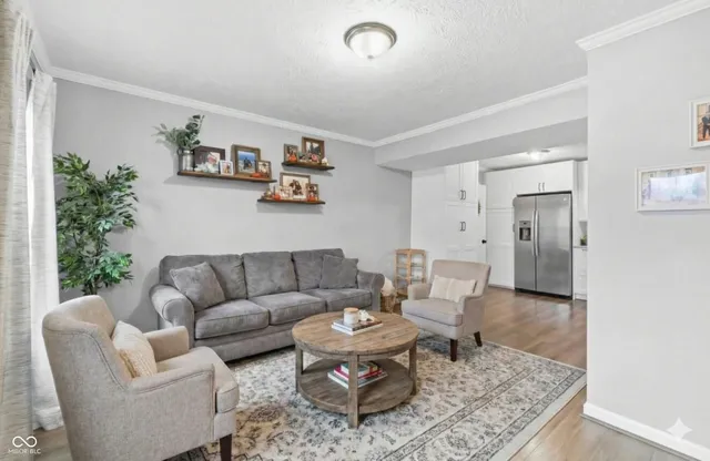 $315,000 | 7353 Fairway Cir E Drive, Indianapolis, IN 46236