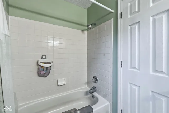 $315,000 | 7353 Fairway Cir E Drive, Indianapolis, IN 46236