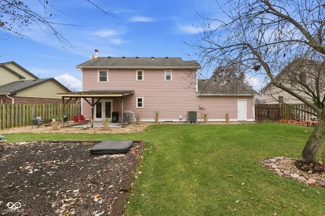 $315,000 | 7353 Fairway Cir E Drive, Indianapolis, IN 46236