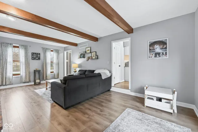 $315,000 | 7353 Fairway Cir E Drive, Indianapolis, IN 46236