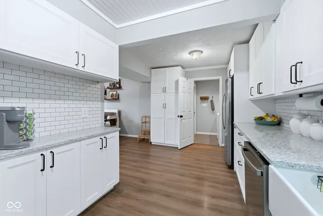 $315,000 | 7353 Fairway Cir E Drive, Indianapolis, IN 46236