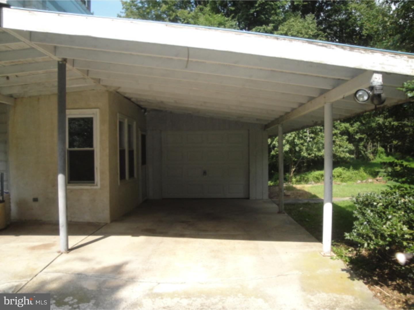 695 Angora Road Reading, PA 19606 - Photo 4 of 19