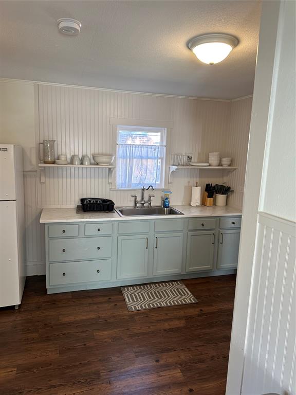 3204 North 24th Street Waco, TX 76708 - Photo 4 of 16 a kitchen with cabinets appliances and a window