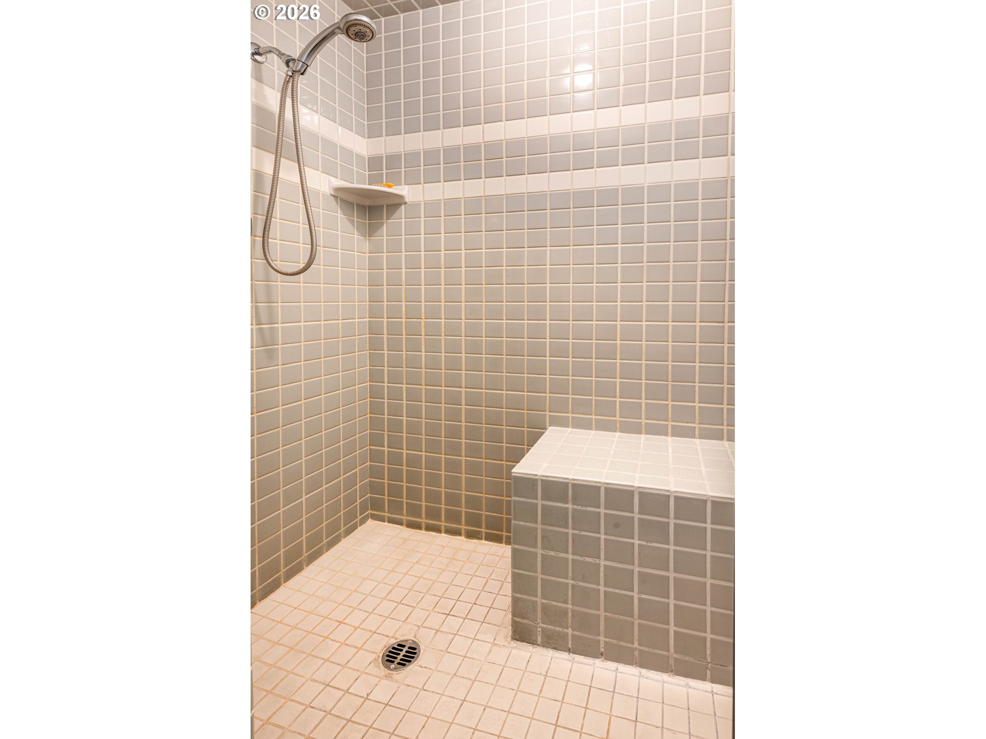 81018 Lost Creek Road Dexter, OR 97431 - Photo 19 of 39 En Suite Bathroom