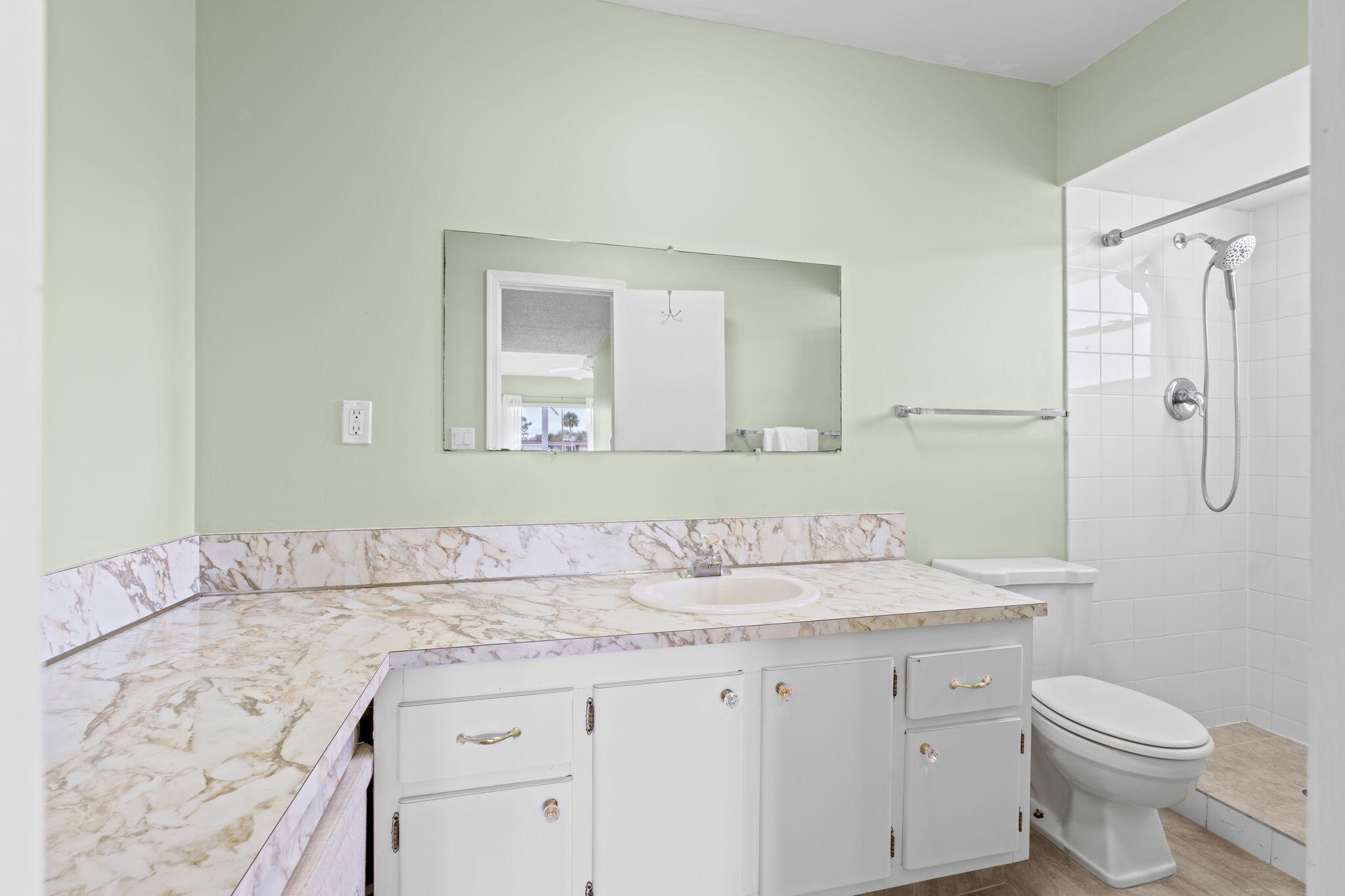 3 Greenway Village North, Unit 209 Royal Palm Beach, FL 33411 - Photo 16 of 33 Main Bathroom