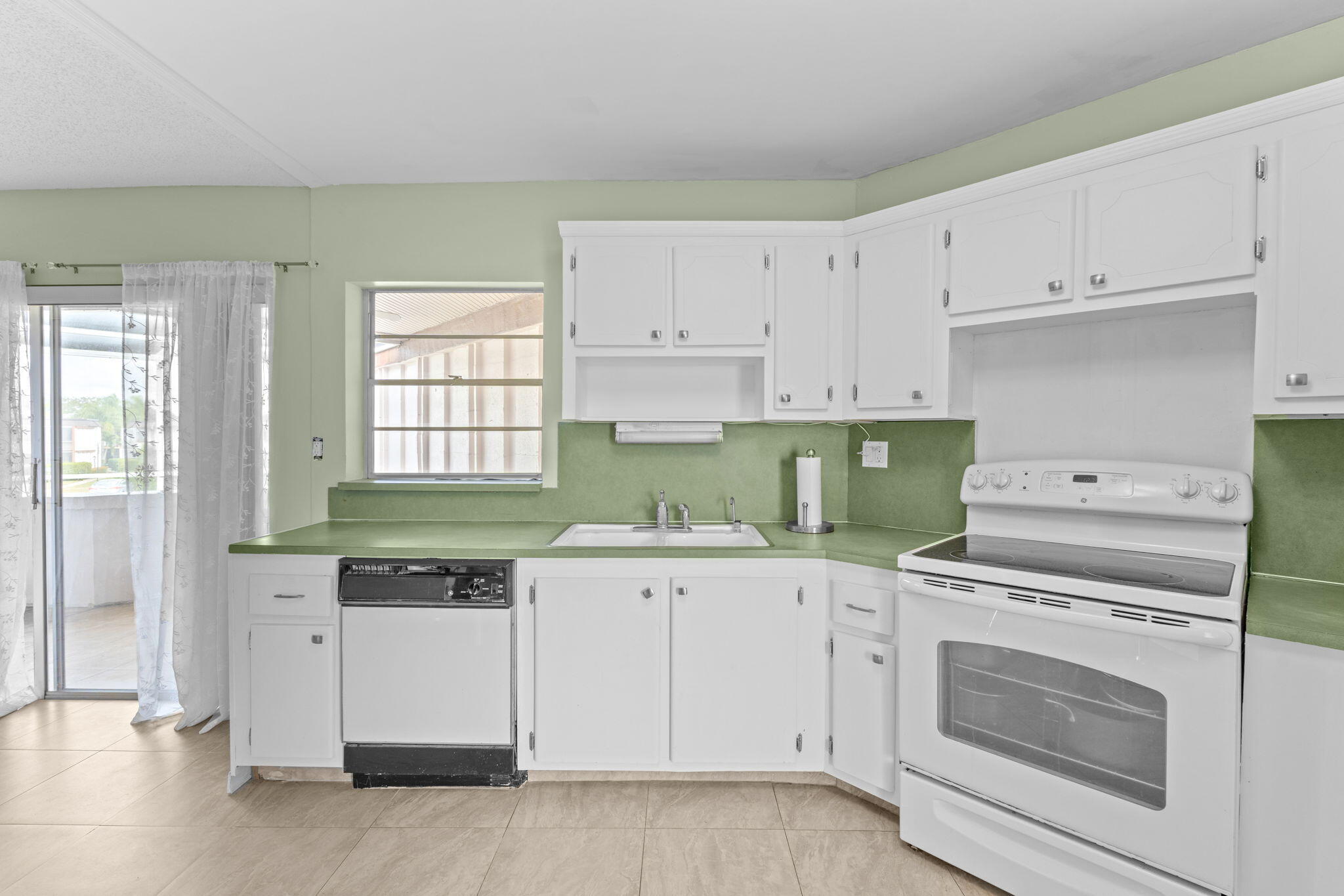 3 Greenway Village North, Unit 209 Royal Palm Beach, FL 33411 - Photo 9 of 33 Kitchen 3