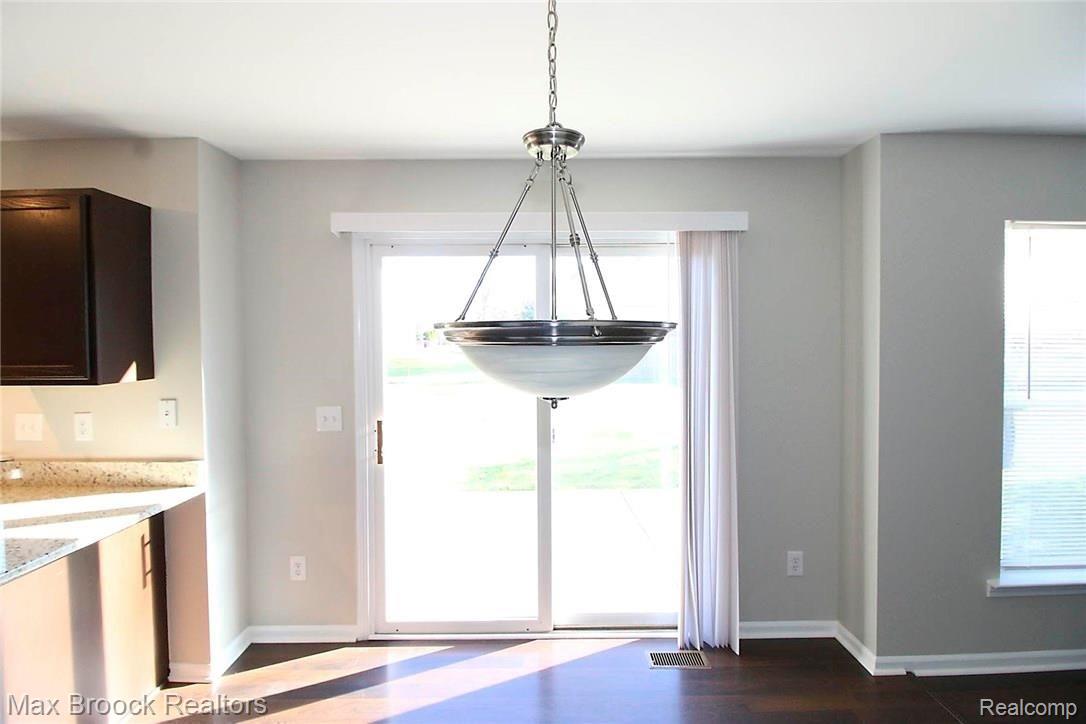 3273 Bathurst Avenue Rochester, MI 48309 - Photo 12 of 32 3272 Bathurst 112015-0233.jpg