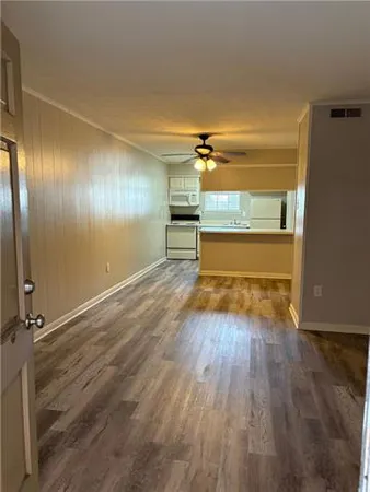 $1,025 | 10542 Jefferson Highway, Unit 5, River Ridge, LA 70123