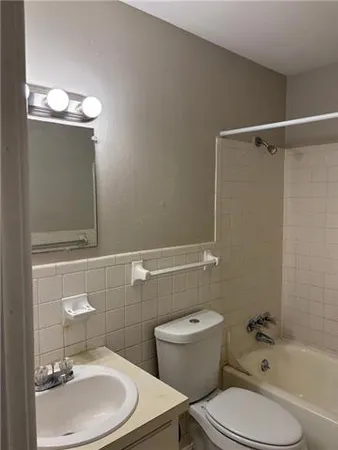 $1,025 | 10542 Jefferson Highway, Unit 5, River Ridge, LA 70123