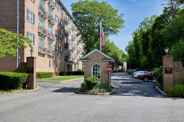 $2,700 | 2 Consulate Drive, Unit 1J, Tuckahoe, NY 10707