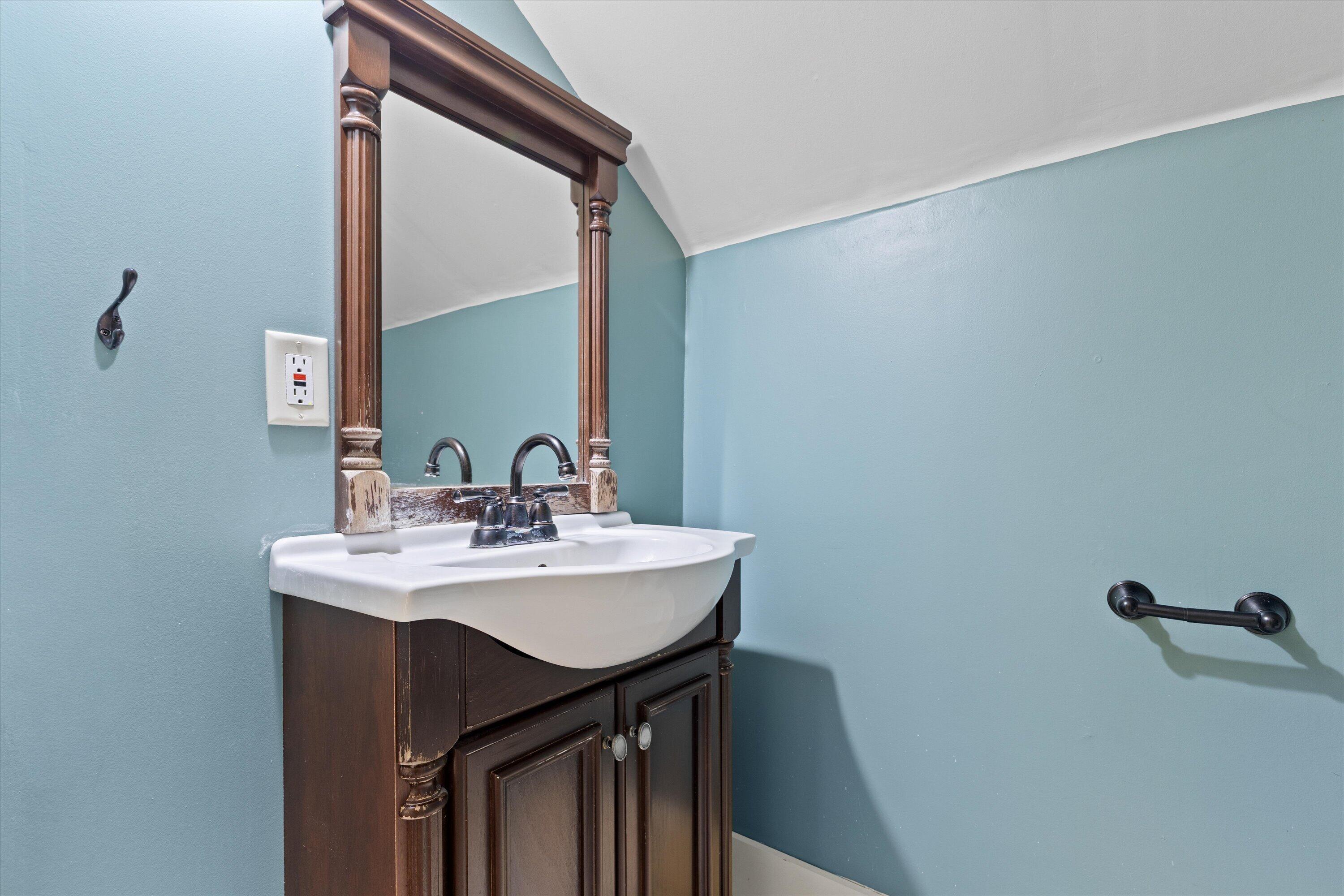 S38W31902 Wern Way Genesee, WI 53189 - Photo 18 of 67 Upstairs half bath