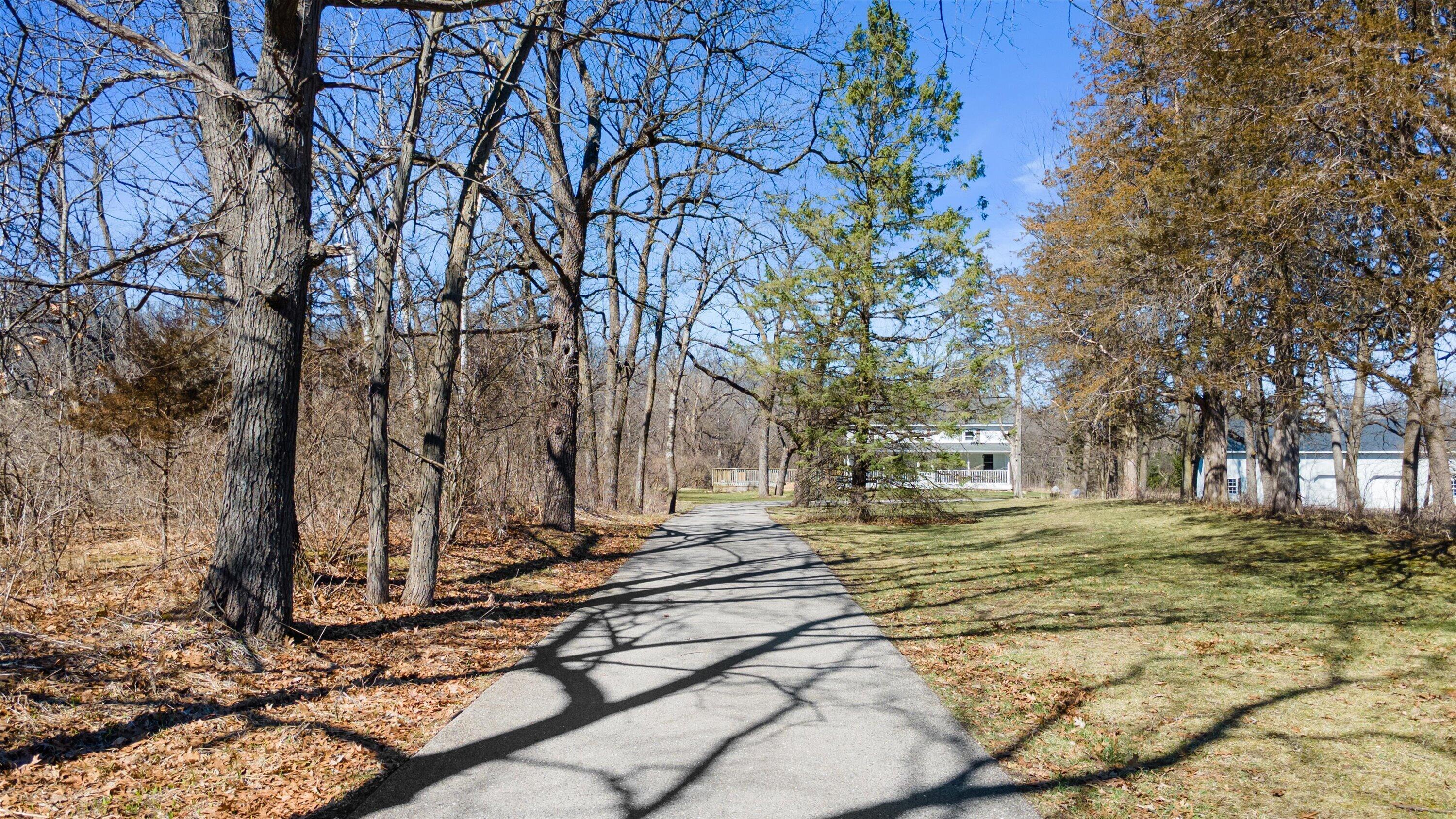 S38W31902 Wern Way Genesee, WI 53189 - Photo 32 of 67 driveway into the private property