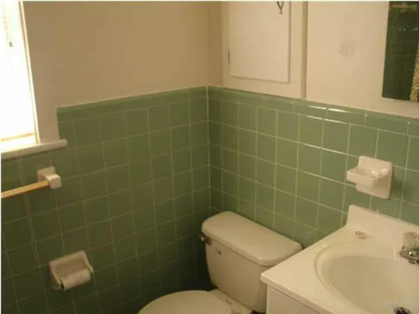 $695 | 2205 West Cross Street, Pensacola, FL 32505