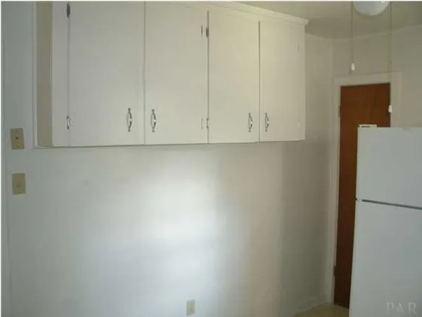 $695 | 2205 West Cross Street, Pensacola, FL 32505