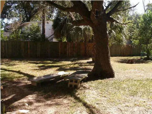 $695 | 2205 West Cross Street, Pensacola, FL 32505