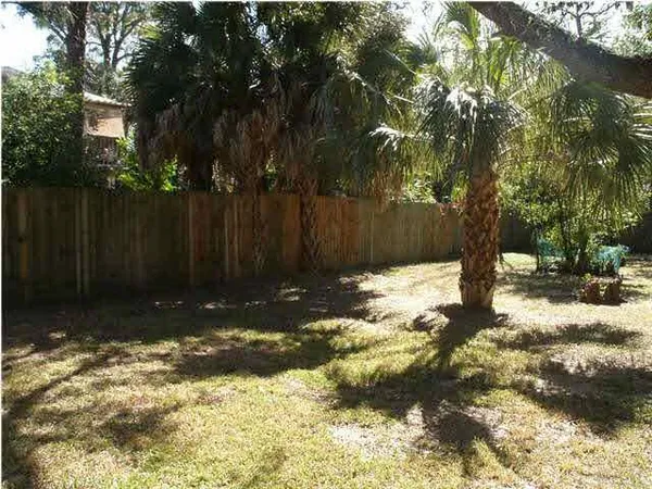 $695 | 2205 West Cross Street, Pensacola, FL 32505