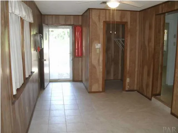 $695 | 2205 West Cross Street, Pensacola, FL 32505