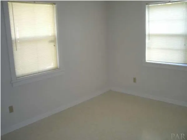 $695 | 2205 West Cross Street, Pensacola, FL 32505