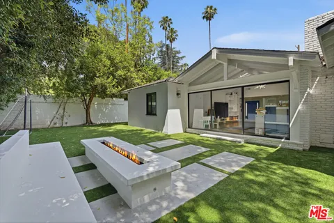 $2,398,000 | 16910 West Magnolia Boulevard, Encino, CA 91316