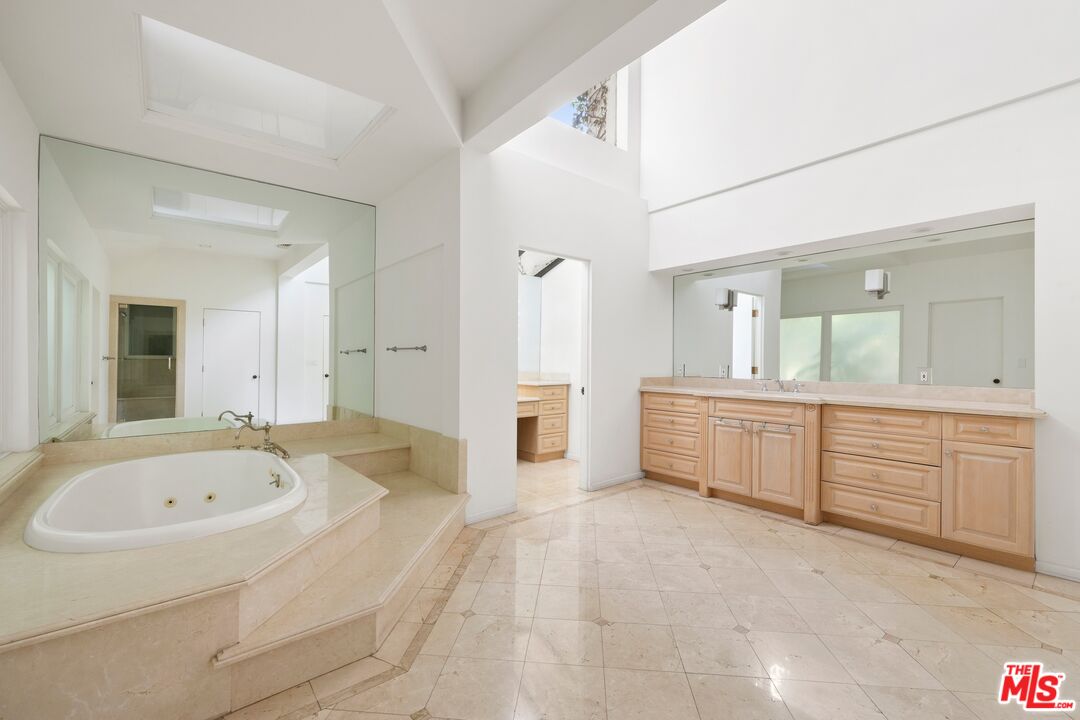 10549 Rocca Place Los Angeles, CA 90077 - Photo 11 of 22