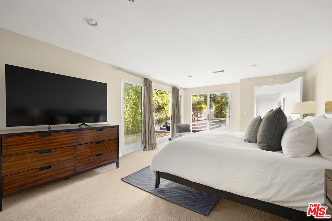 10549 Rocca Place Los Angeles, CA 90077 - Photo 14 of 22